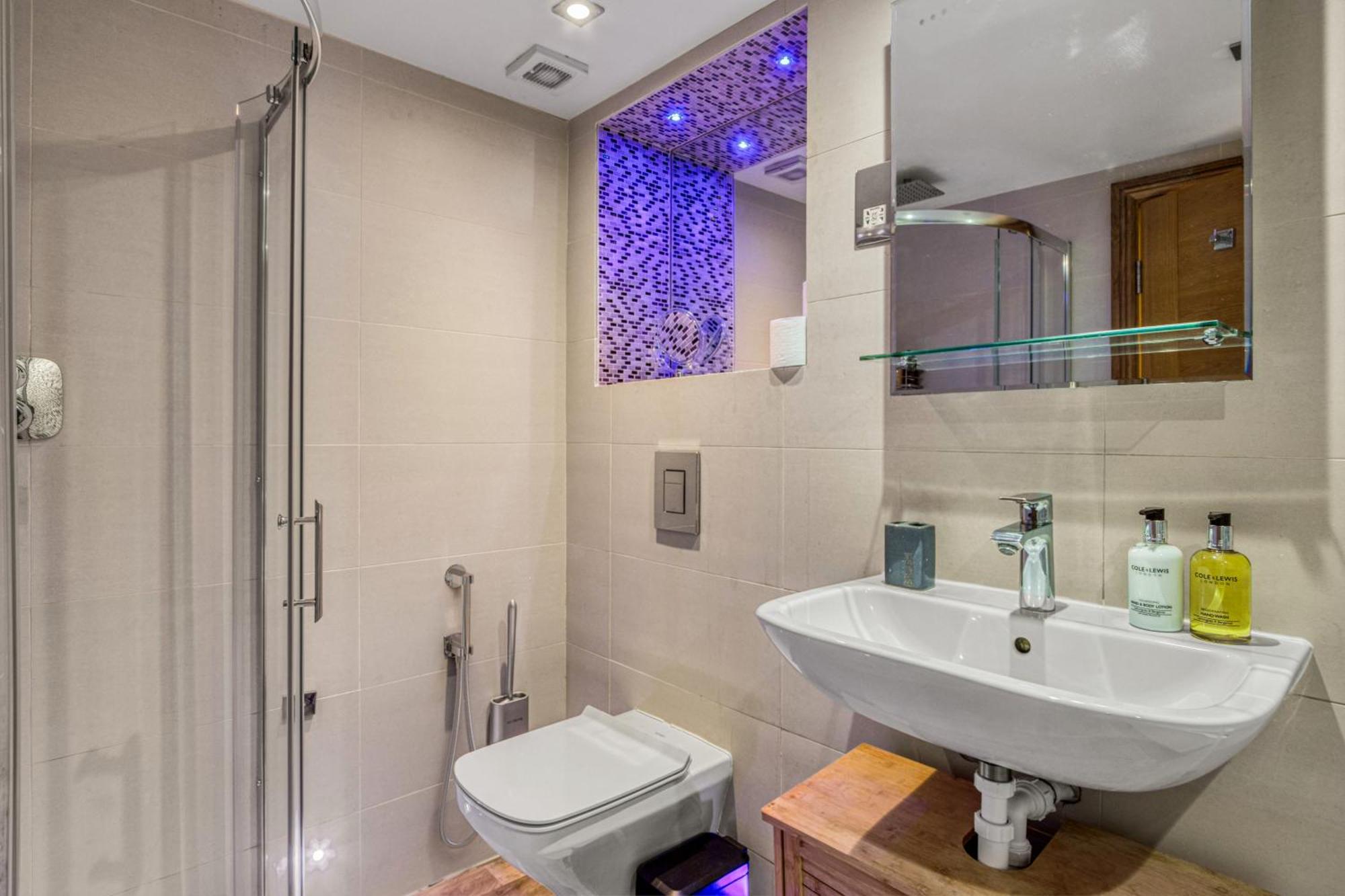Apartment 3.5 High Ceilings - Centrally Located